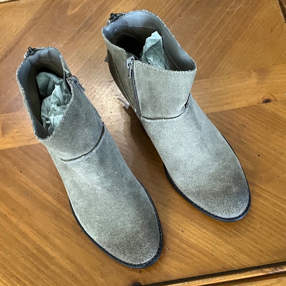 Steve Madden unworn Milaan Brown Seude Booties Sz 8 - Picture 3 of 12